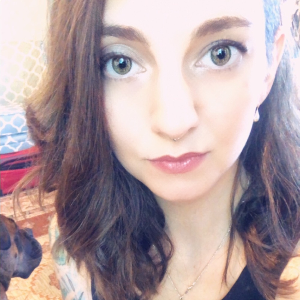 Meet your Posher, Elizabeth
